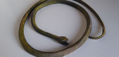 Serpent En Caoutchouc En Très Bon État Longueur 1,35 Cm