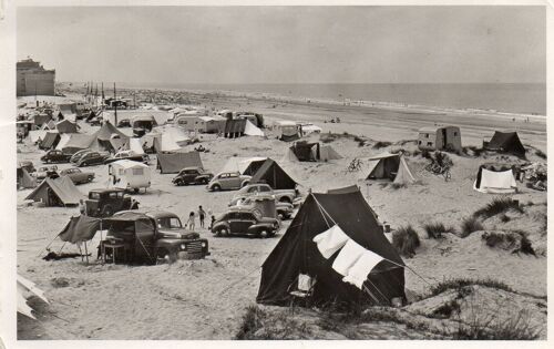 Carte Postale Noir Et Blanc - 9 Cm X 14 Cm - La Panne - Belgique - Vue Du Camping De La Panne - Le Seul Au Bord De La Plage - Route Royale