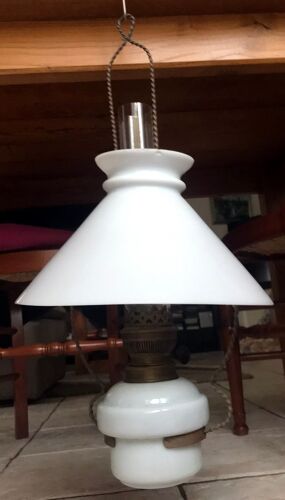 Ancienne Suspension Lampe Pétrole Opaline Blanche D'époque Et Complète