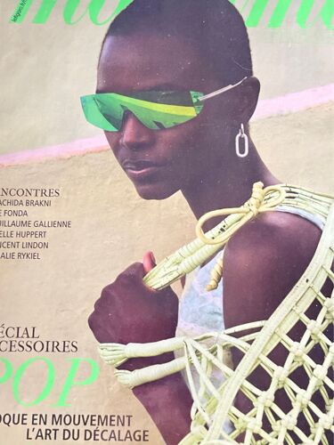 Madame Figaro Des 1-2 Mars 2024. Spécial Accessoires Pop Fiction. L’Époque En Mouvement. L’Art Du Décalage. Rencontres: R. Brakni, J. Fonda, G. Gallienne, I. Huppert, V. Lindon, N. Rykiel.