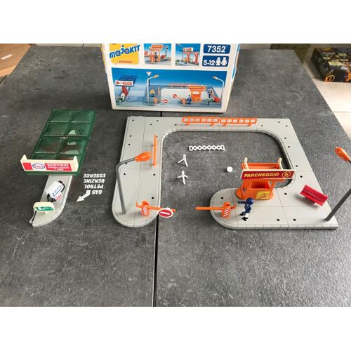 Rare Set Majokit 7352 Majorette Station Esso