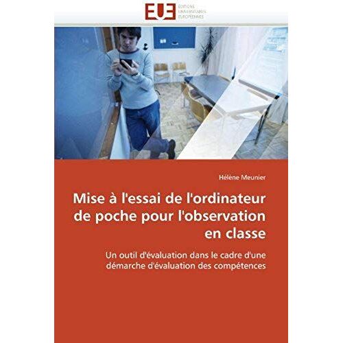 Mise À L''essai De L''ordinateur De Poche Pour L''observation En Classe