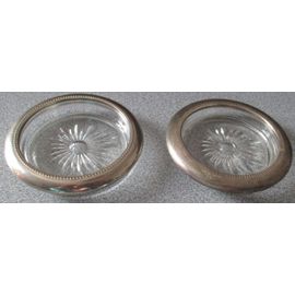 Deux Coupelles Anciennes En Verre Aux Fonds Travaillés En Forme De Marguerite Avec Bords Recouverts D'une Large Bordure De Métal Argenté Qualité Vb Silver Plate-Fabriquées En Italie-Diamètre Ext.10cm