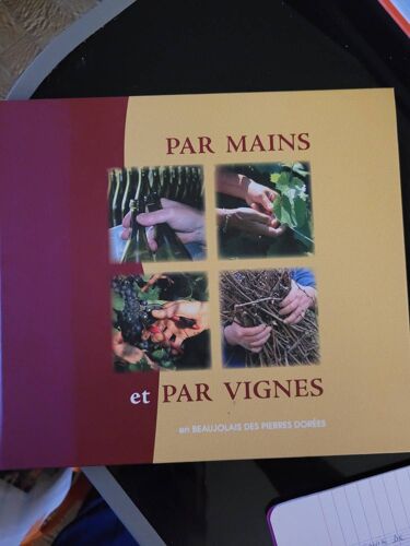 Par Mains Et Par Vignes : En Beaujolais Des Pierres Dorées
