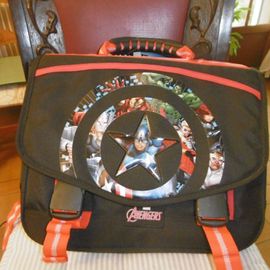 cartable a bretelles et poignée 38cm MARVEL AVENGERS