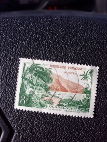 Timbre France Guadeloupe Rivière Sens Tp5