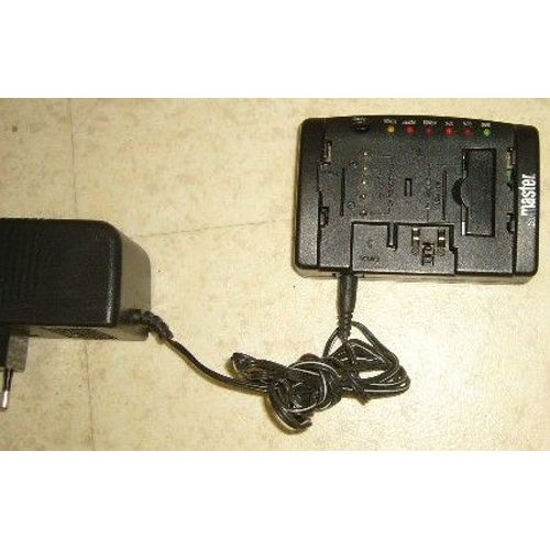 Chargeur universel batteries camescopes Master CM500