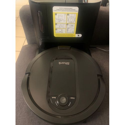 Aspirateur robot SHARK 