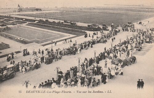 Deauville . Calvados . Vue Sur Les Jardins . La Plage Fleurie Animée