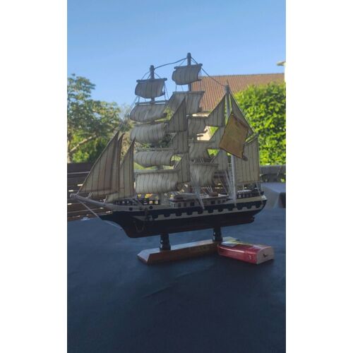 Bateau ( Le Belem ) En Bois 42cm H39
