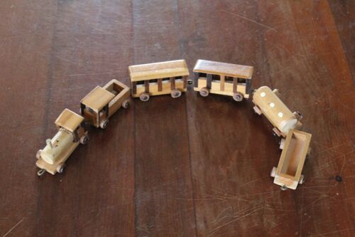Petit Train En Bois Tuanga Avec Locomotive Et 5wagons