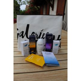Trousse écrue neuve Galeries Lafayette avec 8 articles Biotherm à découvrir
