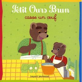 Petit Ours Brun Casse Un Oeuf