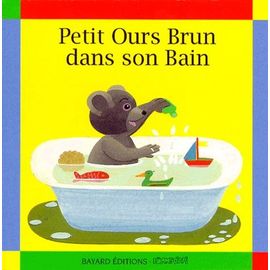 Petit Ours Brun Dans Son Bain