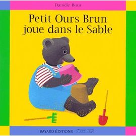 Petit Ours Brun Joue Dans Le Sable