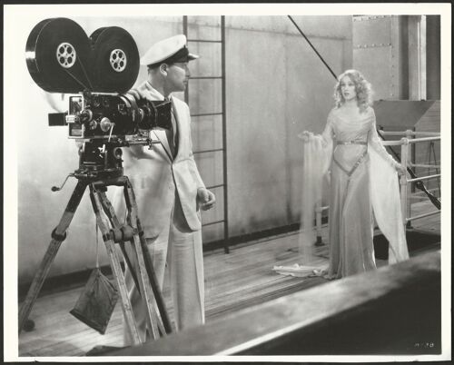 King Kong - Film Fantastique Réalisé En 1933 Par Merian C.Cooper Avec Fay Wray Et Robert Armstrong - 1 Photo Argentique De Cinéma Usa - Petite Affiche 20,5x25,5 Cm - Caméra