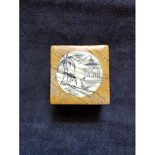 Petite Boite Avec Motif En Nacre