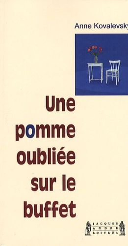 Une Pomme Oubliée Sur Le Buffet