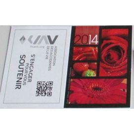 Calendrier De Poche Avec Des Mini Images Rouges De Piments,Fraises Et Fleurs Rouges - Année 2014 - Mention Publicitaire Au Dos D'une Association - 14x10cm Ouvert