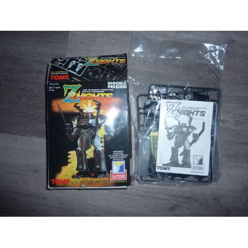 Tomy Z-Knights Robot Maquette A Construire Bouge Avec Piles (Non Fournies)