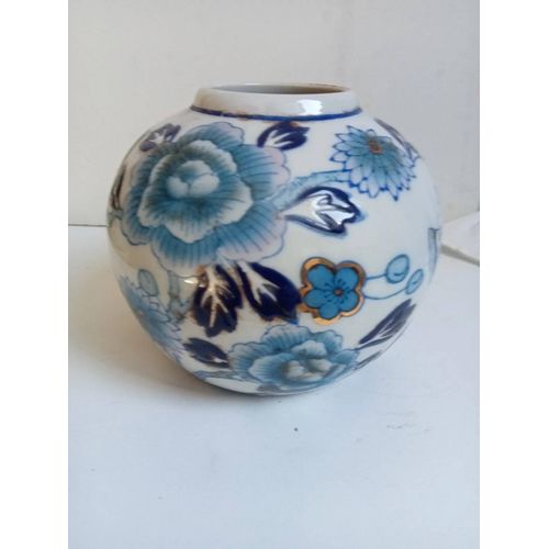 vase boule asiatique en porcelaine émaillé blanc hauteur 10 cm diamètre 12 cm