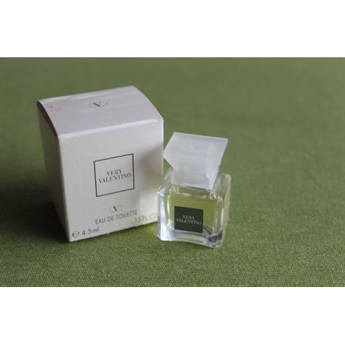 Neuve,Miniature Very Valentino,V,Garantie .Eau De Toilette.4,5ml.Photos Supplementaires Disponibles Sur Demande.Envoi Mondial Relay.