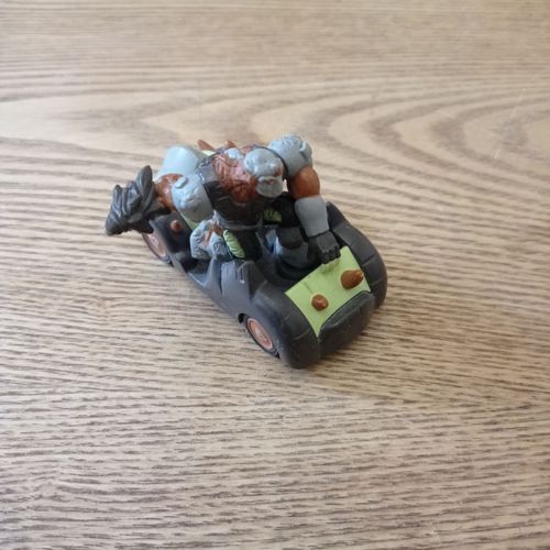 Figurine + Voiture Gormiti -2008-