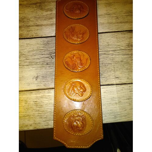 Cartouche En Cuir Avec Tete D'annimaux En Relief