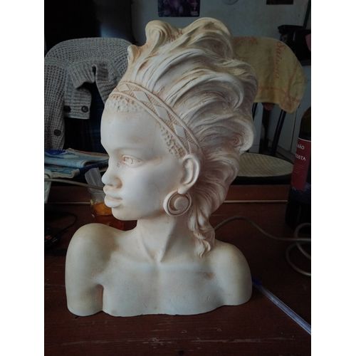 Statuette blanche femme africaine à poser ou accrocher au mur