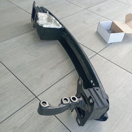 Traverse De Par Choc Arriere Lande Rover Velar