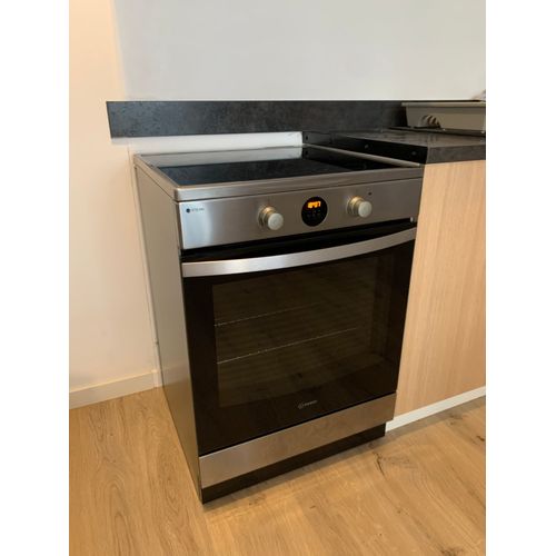 Cuisinière induction INDESIT IS67IQCCX/FR
