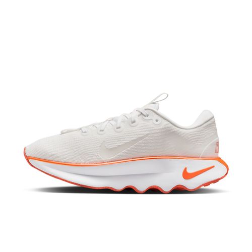 Chaussure De Marche Nike Motiva Pour Femme Blanc/summit White/turf Orange/blanc Dv1238109