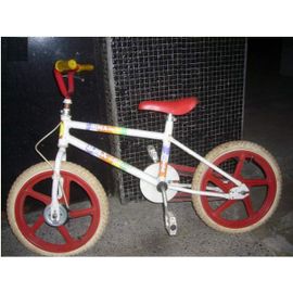 Bmx Velo 16 Pouces Jantes Plastique Rouge Cadre Blanc Retro Vintage Pour Sportif