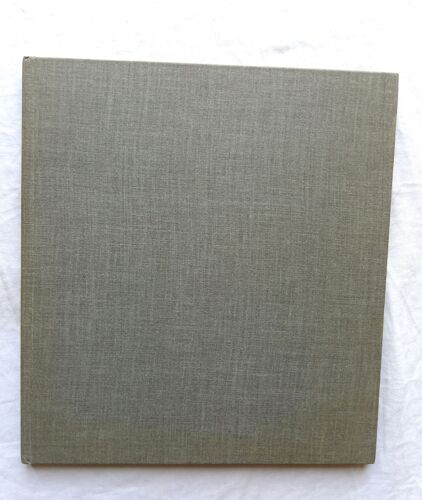 Catalogue De Vente Aux Enchères "Automobiles D'une Collection", Le 16 Décembre 1981 À Paris, Avec De Nombreuses Photographies Couleurs De Voitures Ferrari, Aston-Martin, Alfa-Romeo, Facel-Véga...