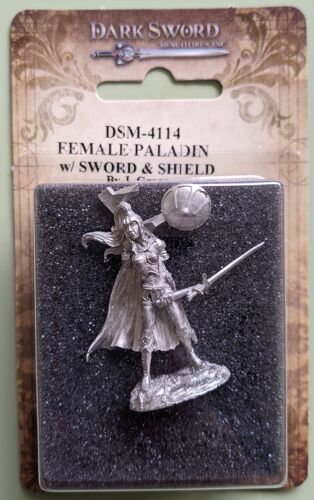 Figurine Figurine De Dragonlance Dark Sword Miniatures Dragonlance 2019 - Dsm-4114 Female Paladin W/Sword & Shield By J. Grace - Pour Jeux De Rôles Donjons Et Dragons D&d Ad&d Warhammer