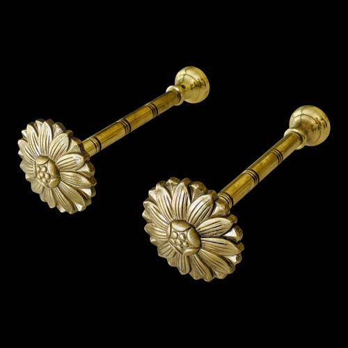 2 patres en laiton dor vintage pour portemanteau ou rideaux dore
