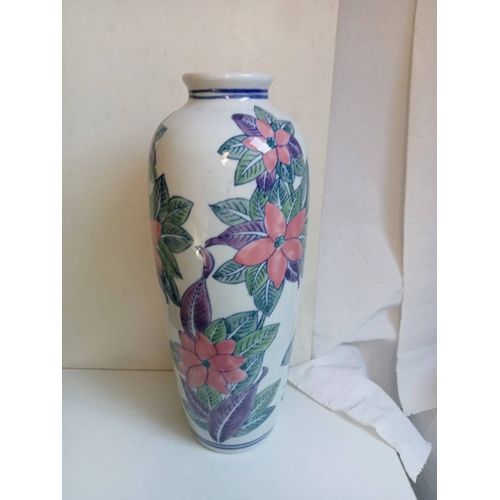 vase asiatique en porcelaine émaillé blanc hauteur 31 cm diamètre 12cm 1,10 kg