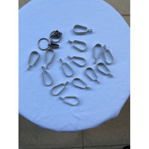Lot de 14 crochets et 2 crochets à pince pour rideaux de douche.