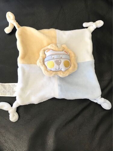 Doudou Plat Lion Carré Bleu Jaune Et Blanc Noeuds 18cm*18cm Siplec