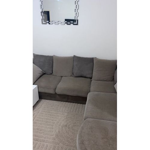 Canapé Couleur Taupe ( Conforama) Largeur : 255cm Hauteur : 94cm Profondeur : 193 Cm À Venir Chercher Sur Place (Neuilly Plaisance)