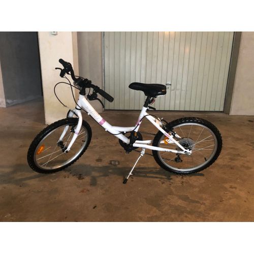 Vélo Blanc Et Violet, Enfant Fille De La Marque Scrapper Exalta 20 Pouces, 6-9 Ans!  Lampe Avant Et Arrière, Sonnette, Béquille, Plaques Réfléchissantes Sur Les Pédales Et Les Roues!