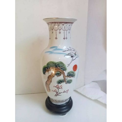 vase asiatique en porcelaine blanc émaillé hauteur 25 cm diamètre 10 cm 500gr