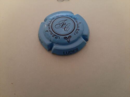 Belle Capsule Du Champagne Forget Chauvet Initailes Noires Fc Sur Fond Bleu