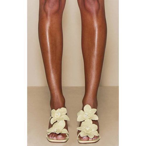 Mules Talon Aiguille Mishaut En Pu Jaune Beurre Bout Carré Et Détails Floraux Multiples. Jaune Beurre