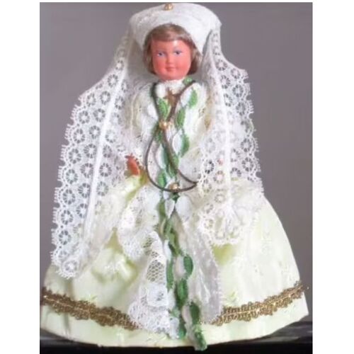 Ancienne Poupée Folklorique de collection- Saintonge -14cm avec robe jaune brodée, long fichu de dentelle blanc et coiffe carrée de dentelle blanche-hauteur totale avec jupon 17cm