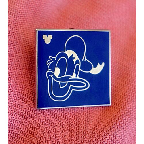 Pins Disney Donald Duck. Série Contours Personnages Argent Sur Fond Bleu Nuit. Mickey Caché Lanyard 3/5. Année 2008.