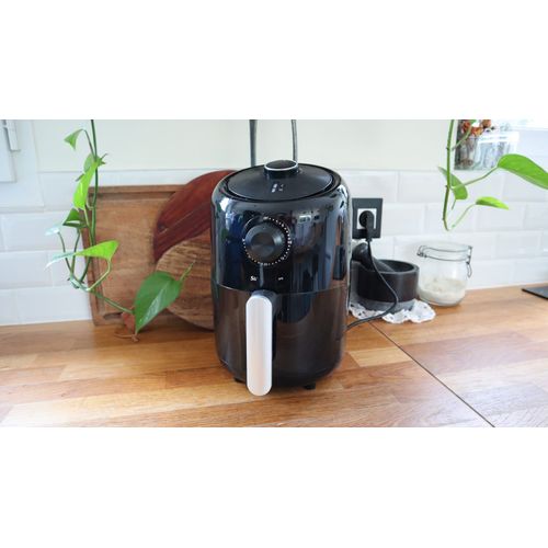 VENDS FRITEUSE A AIR CHAUD REFERENCE SHF 1000 A1,ACHAT LIDL DU 02/11/2023,TARIF 44.99 EUROS.