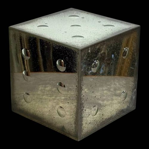 Gros d en verre vieilli des annes 70 avec numeros en forme de bulle blanc
