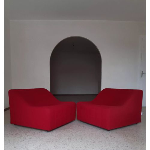 Paire De Chauffeuses Chromatique Pivotants De Kwok Hoi Chan Steiner Rouge