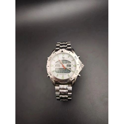 V0186 Lip World Time